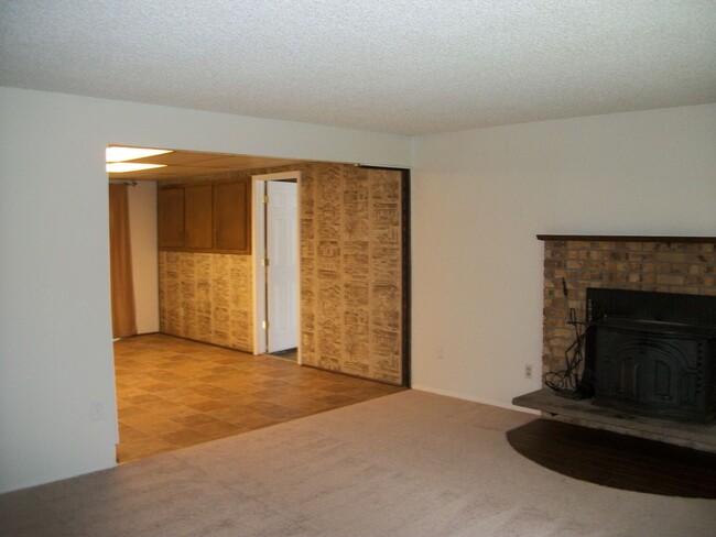 Building Photo - 2-Bedroom Rambler in Central Kitsap