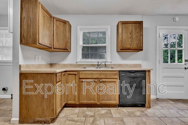 Building Photo - 920 Parkway Dr