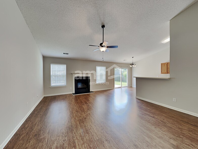 Building Photo - 4009 Edgeview Dr