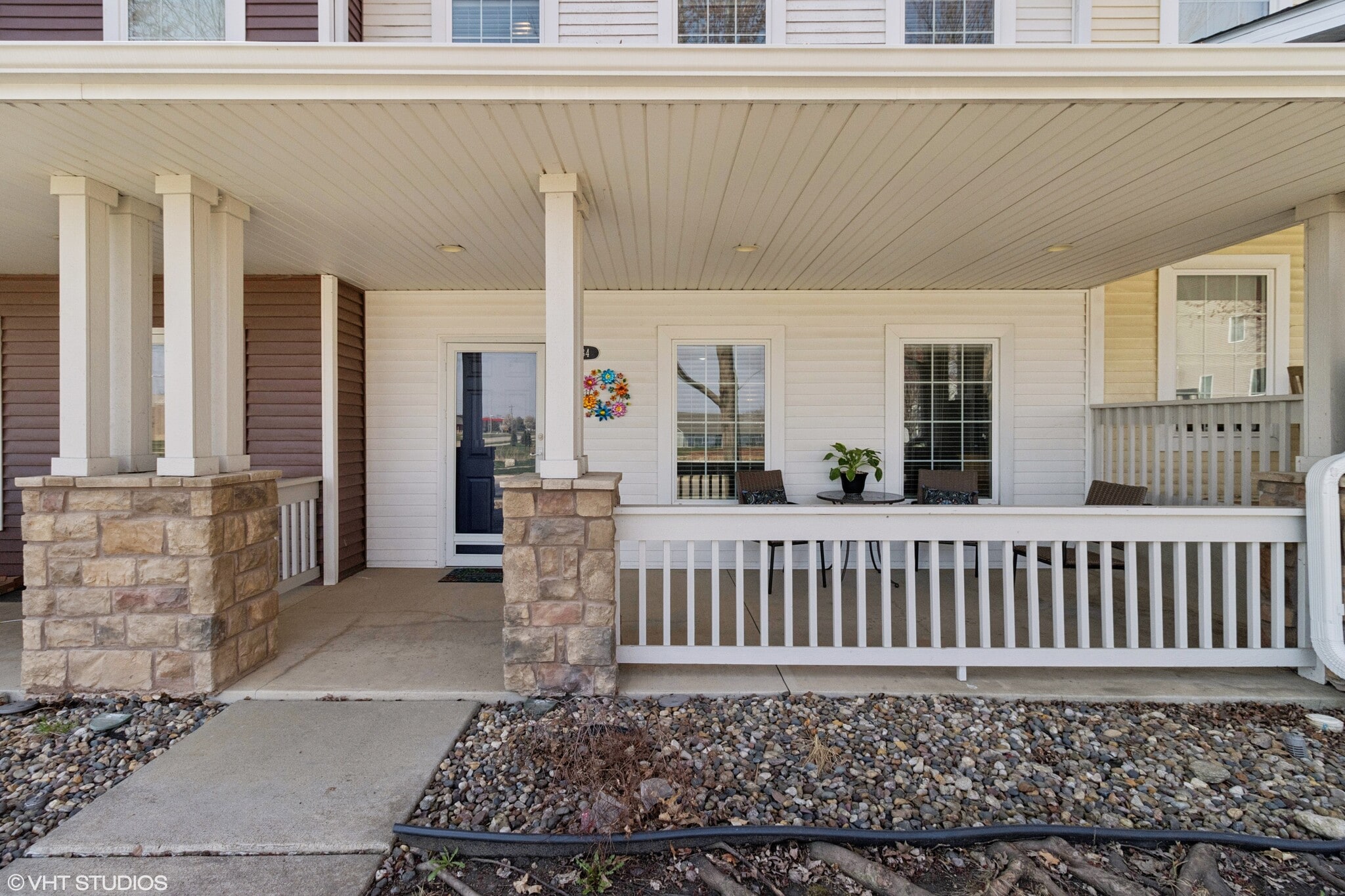 front patio - 284 SE Booth Ave