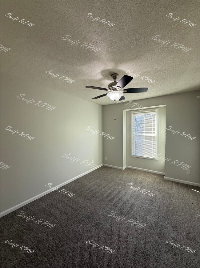 Building Photo - 15602 Maple St