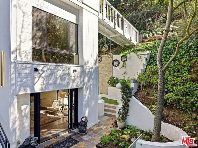 Building Photo - 2350 Benedict Canyon Drive