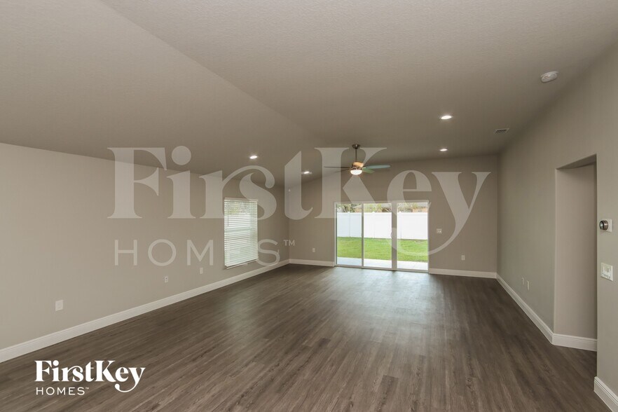 Building Photo - 298 Ontario St NW