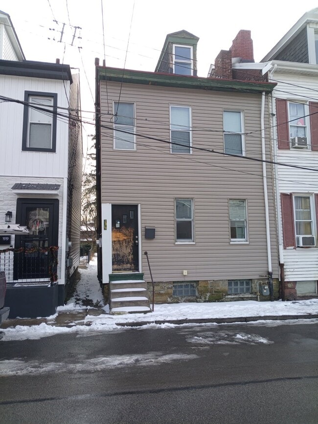 Building Photo - 1917 Tours St