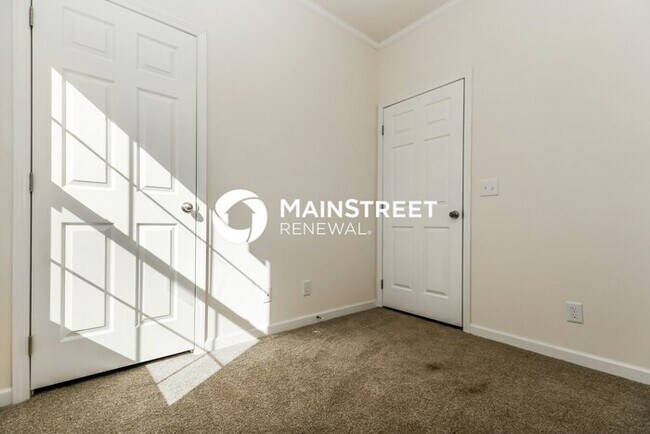 Building Photo - 2 Bedroom Pet-Friendly Home in St. Petersburg, FL with Main Street Renewal