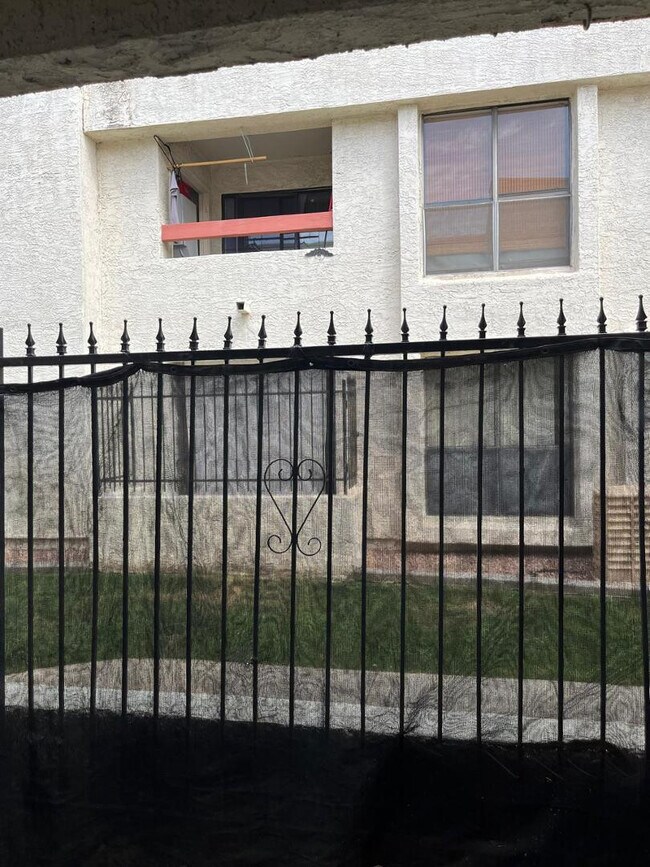 Building Photo - 3119 W Cochise Dr