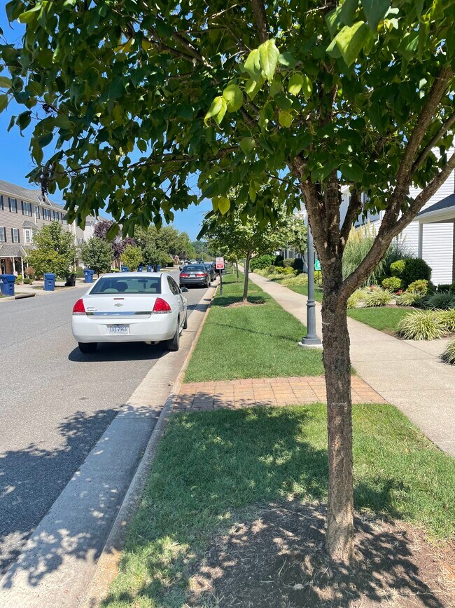 Building Photo - 696 Wyndhurst Dr