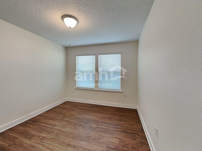 Building Photo - 5807 Hampton Creek Rd