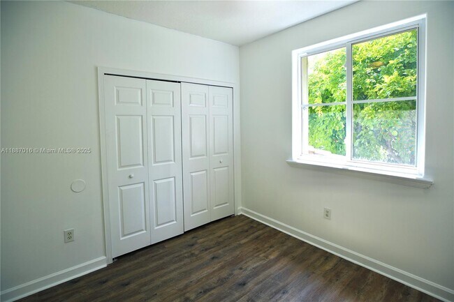 Building Photo - 10181 NW 32nd Terrace