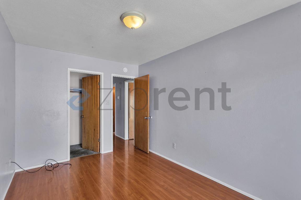 Building Photo - Unit