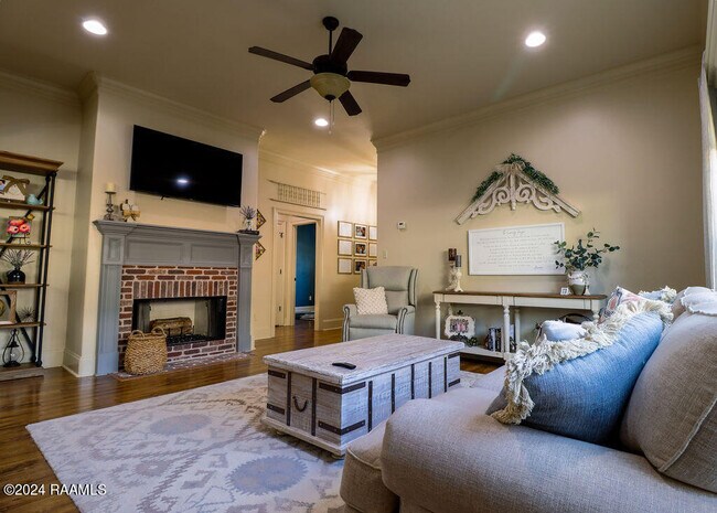Building Photo - 228 Crenshaw Dr