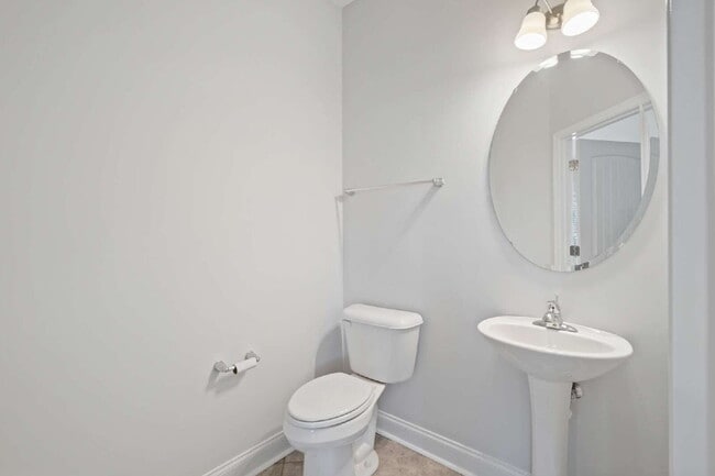 Building Photo - Welcome Home: Spacious 3-Bedroom Retreat i...