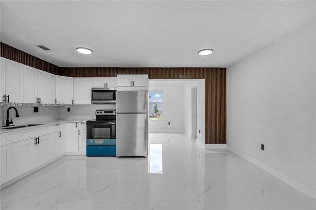 Building Photo - 741 NW 175th Dr