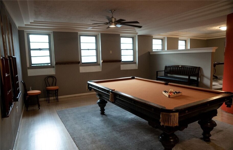Recreation room - 140 Linden Ave