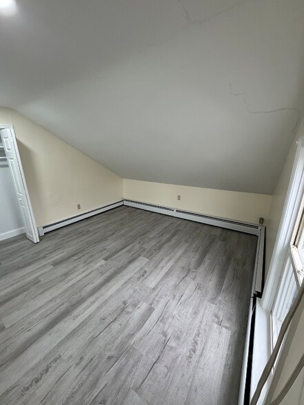 Building Photo - 19 Gooding St