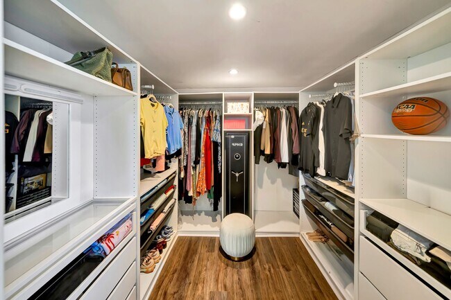 Building Photo - 7847 Apperson St