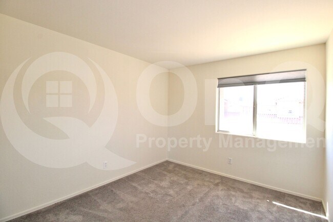 Building Photo - 1326 E Helena Dr