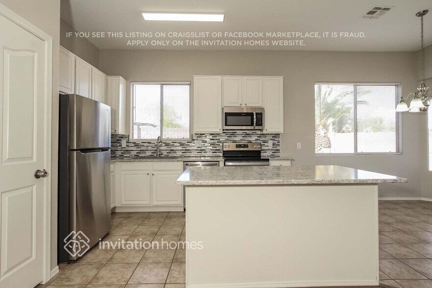 Building Photo - 16003 N Lasso Dr