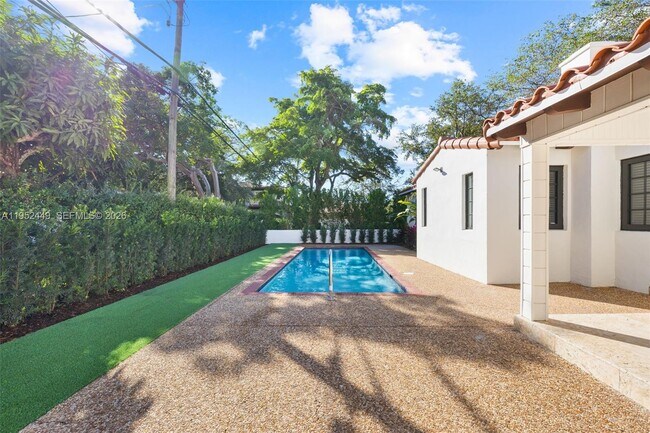 Building Photo - 3519 Toledo St