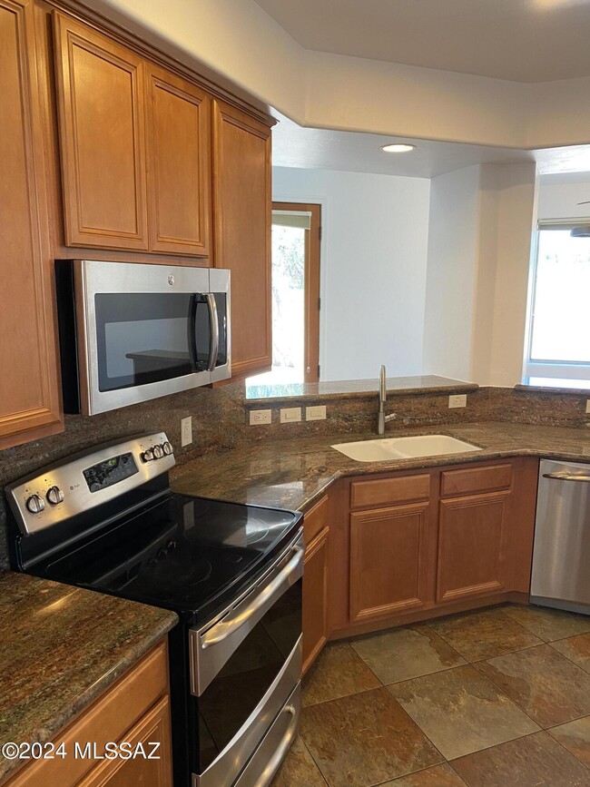 Building Photo - 653 N. Encanto Village Way