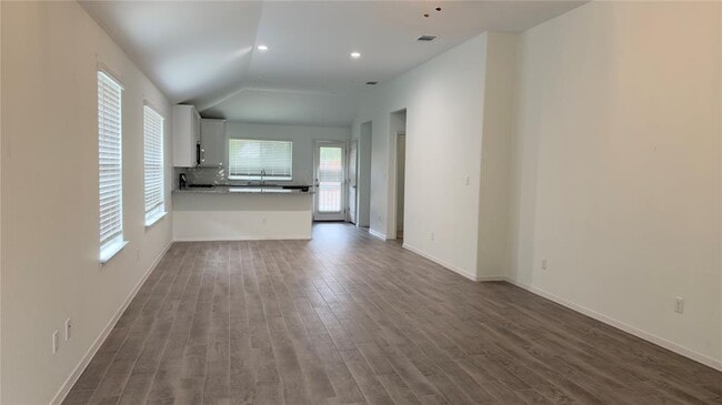 Building Photo - 128 Riverhill Dr