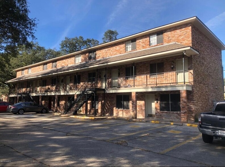 Exterior Complex View - 337 E University Ave