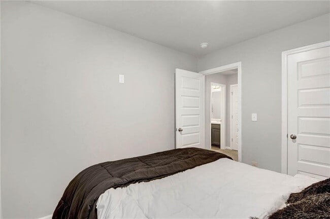 Building Photo - 2488 Piering Dr