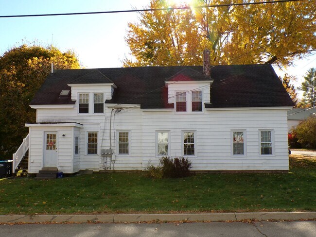 Building Photo - 2 Elm St