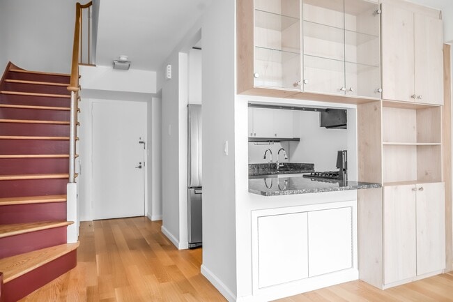 Building Photo - 250 W 89th St