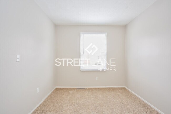 Building Photo - REDUCED!