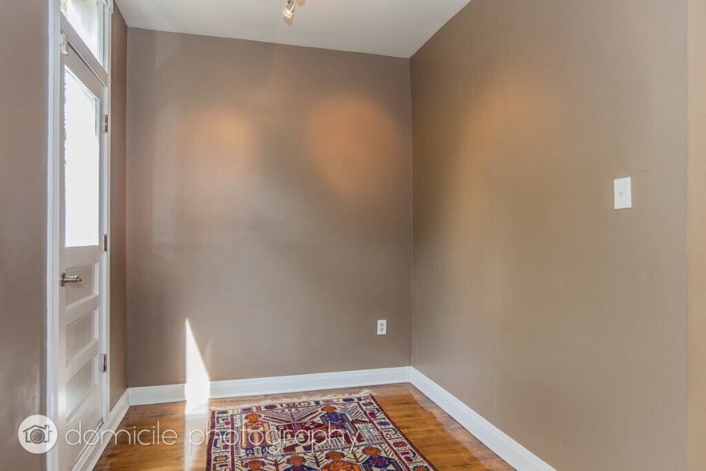 Building Photo - 828 W Buckingham Pl