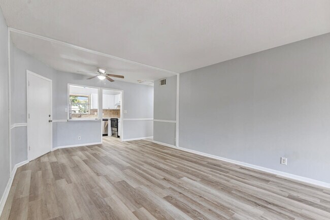Building Photo - 10821 N Military Trl