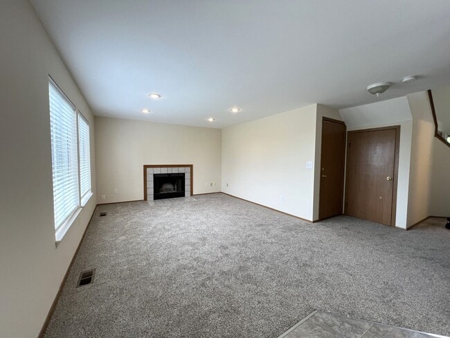 Building Photo - Spacious 4 Bedroom Marysville Home