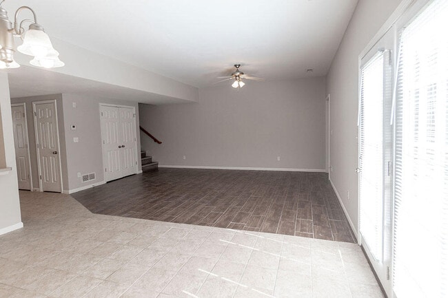 Building Photo - 1924 Center St