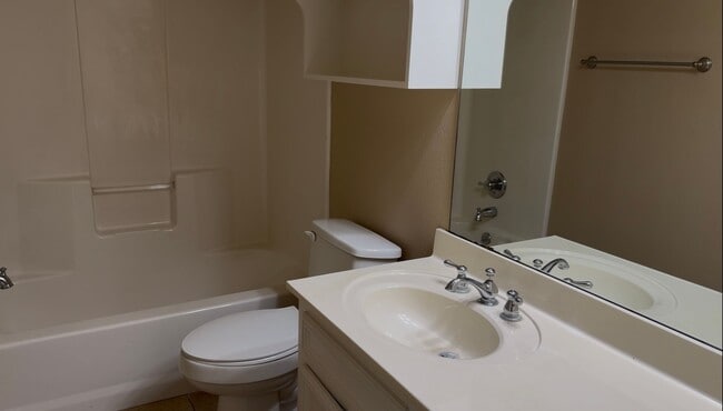 Building Photo - Lovely Home for Lease in Plantation Trace Garden Homes - Bossier City, LA 71112