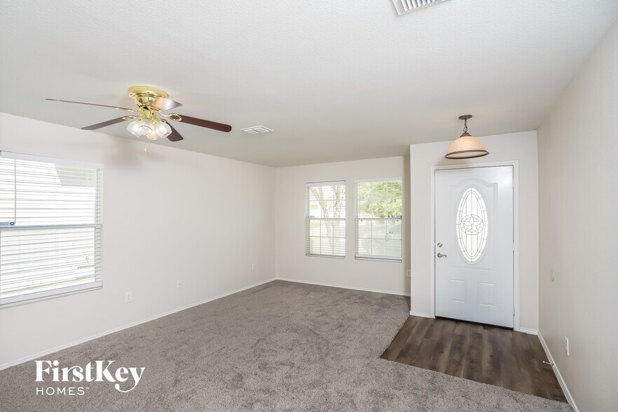 Building Photo - 8503 Silver Willow