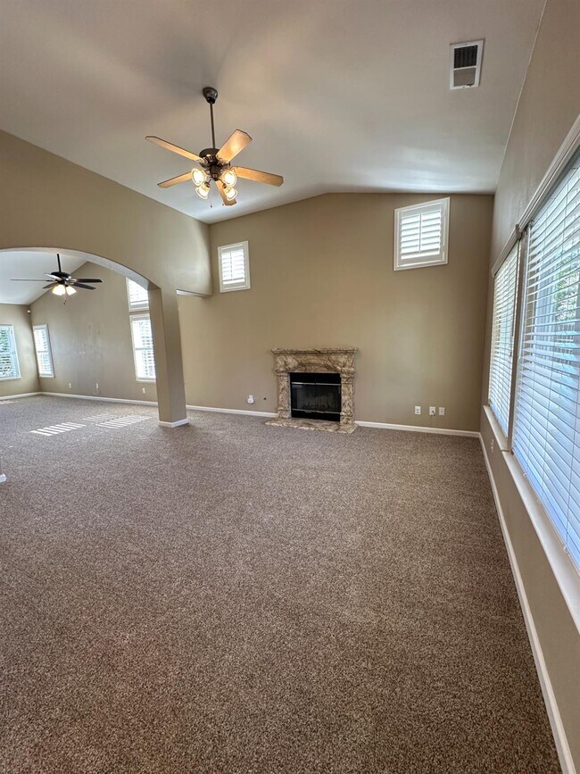 Building Photo - 2136 E Turnberry Ave
