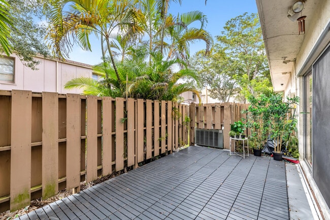 Building Photo - 881 NW 81st Way