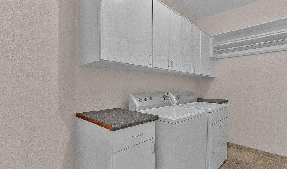 Building Photo - 3110 W Baylor Ln