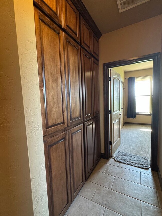 Building Photo - 8294 SE 90th St