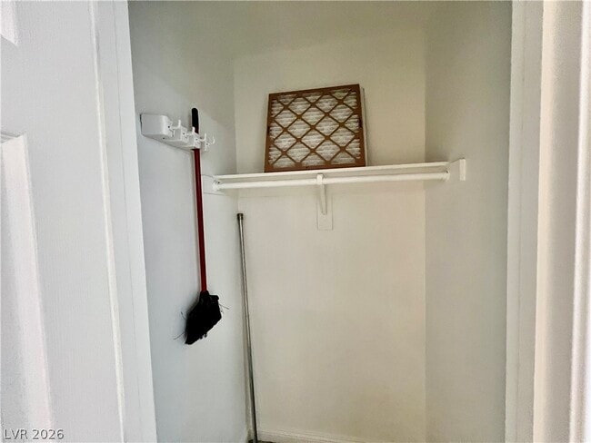 Building Photo - 4380 Sandy River Dr