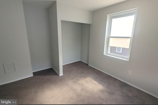 Building Photo - 2206 Fairmount Ave