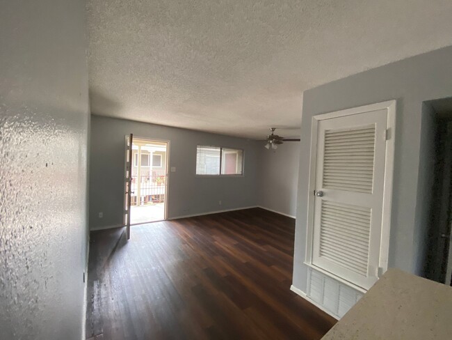Building Photo - Redwood North — Your Midtown Hideout Near(...