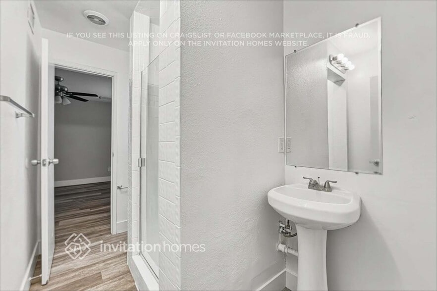 Building Photo - 7005 N 76th Dr