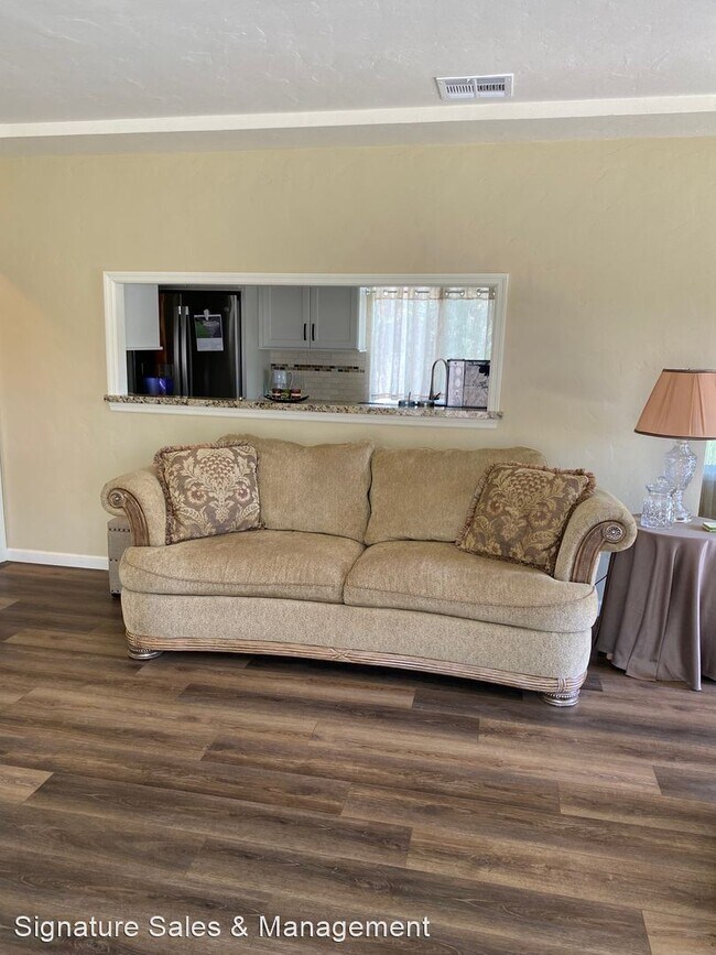 Building Photo - 2 br, 2 bath House - 22420 Van Buren Street