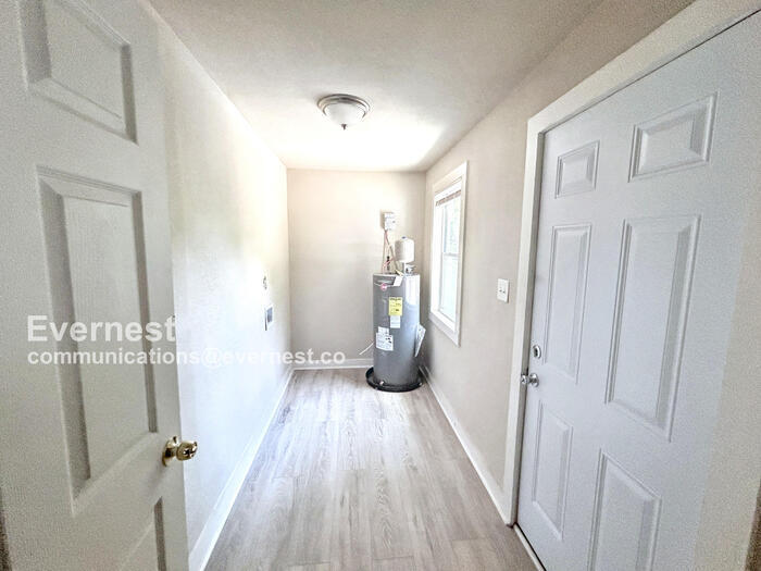 Building Photo - 317 5th Way