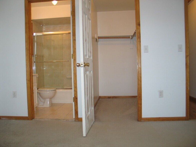 Building Photo - 77 Sumo Village Ct