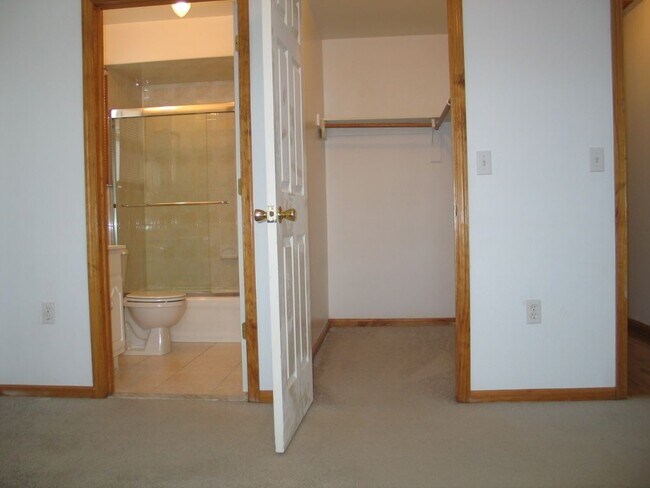 Building Photo - 77 Sumo Village Ct