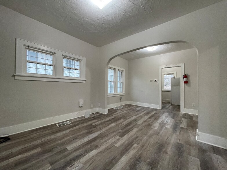 Building Photo - 417 S Fairmount St