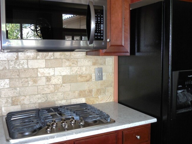 Building Photo - Spacious Single Story Home in Springlake!